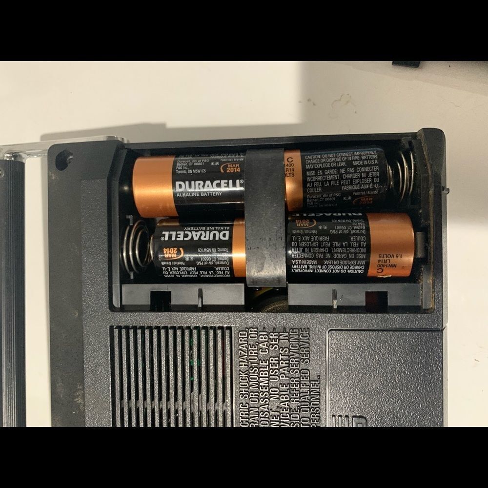 General Electric AM/FM Portable Radio Model 7-2940 - Picture 8 of 8